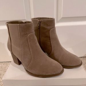 Brown Universal Thread Booties / Boots